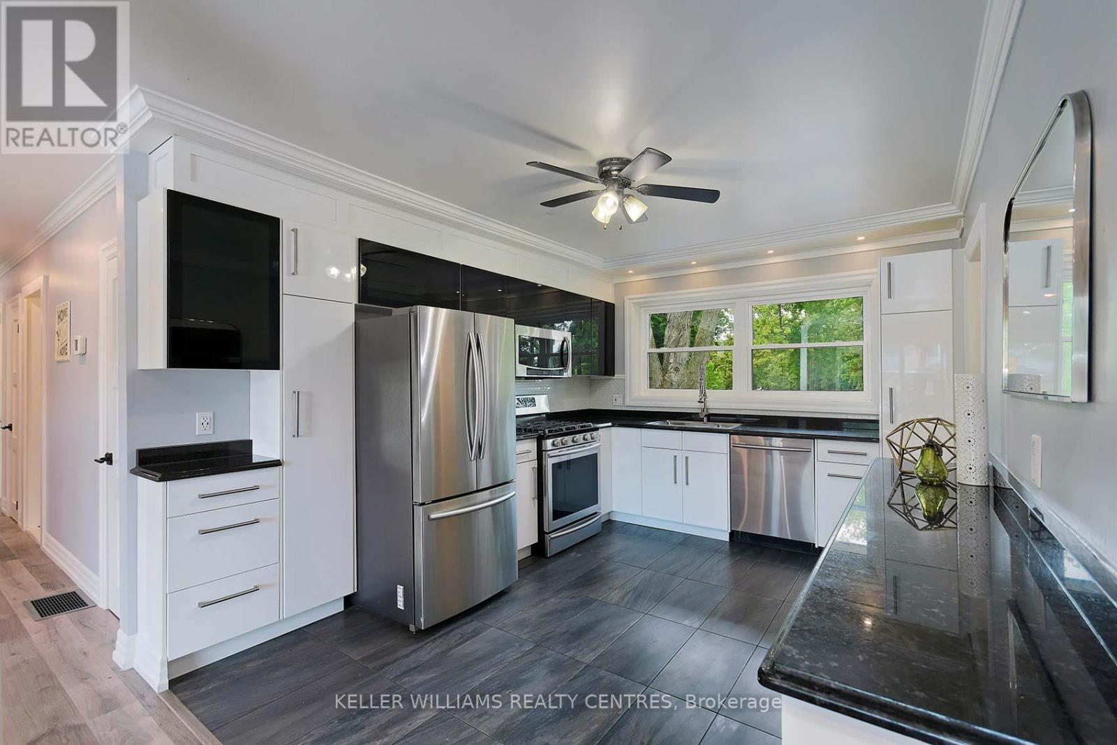 Photo 6 of 900 Henry Street, Whitby ON