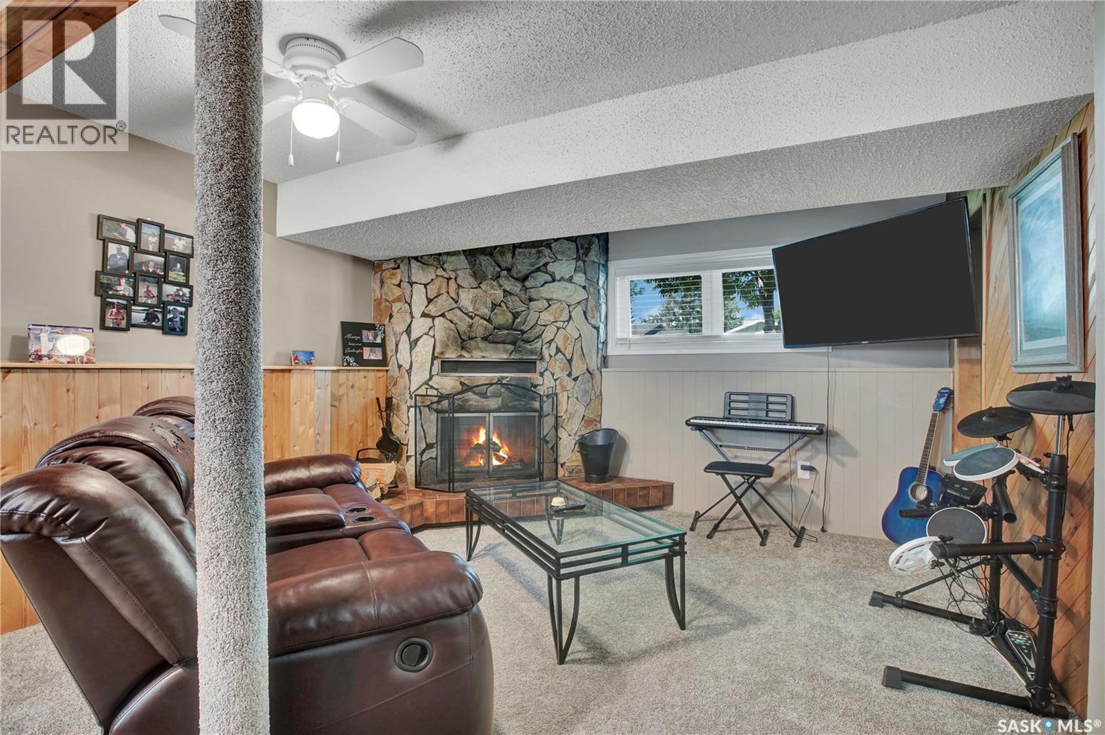 Photo 14 of 102 Galbraith Crescent, Saskatoon SK