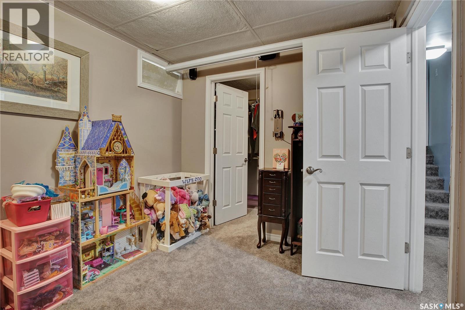 Photo 15 of 102 Galbraith Crescent, Saskatoon SK