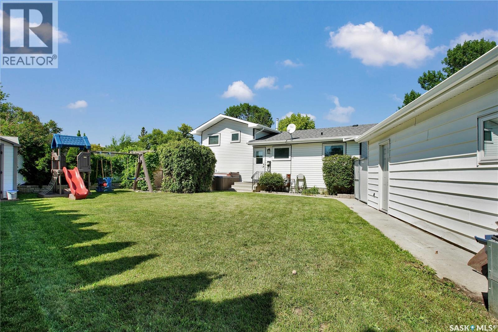 Photo 23 of 102 Galbraith Crescent, Saskatoon SK