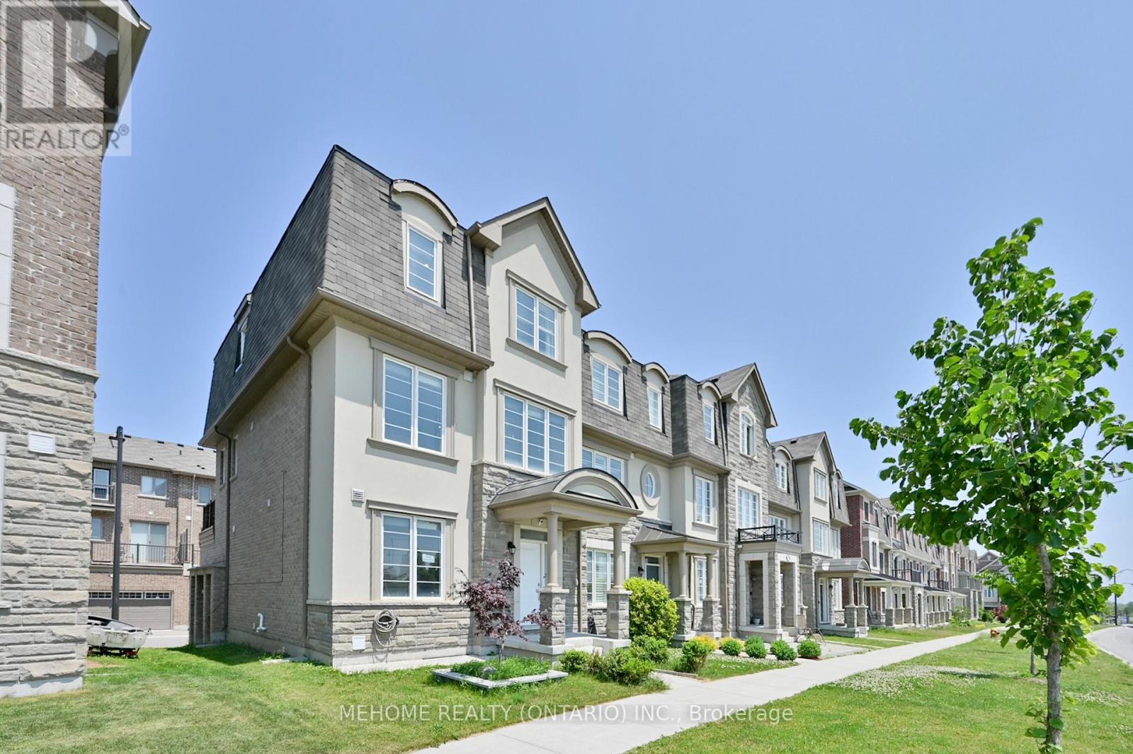 Photo 28 of 44 William F Bell Parkway, Richmond Hill ON