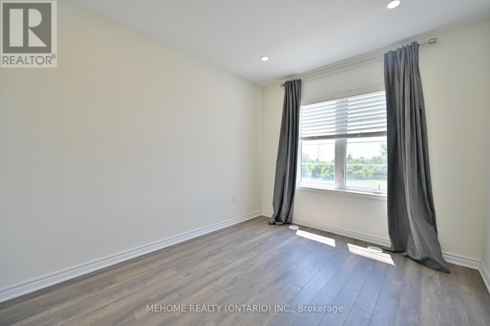 Photo 7 of 44 William F Bell Parkway, Richmond Hill ON