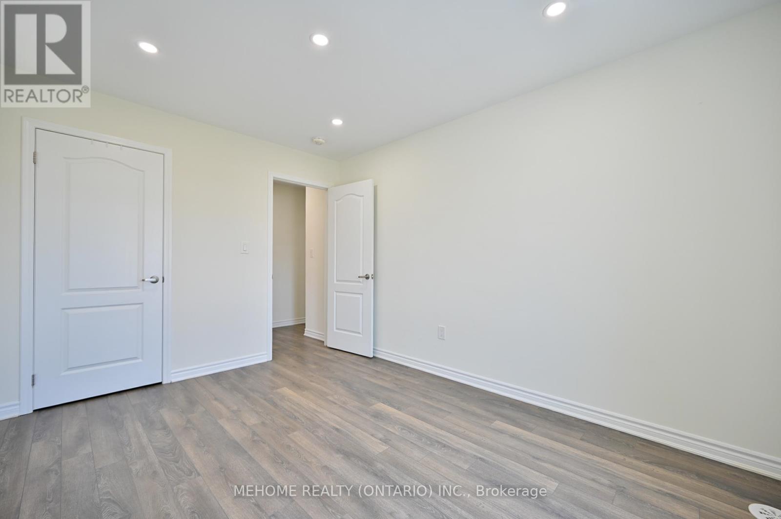 Photo 12 of 44 William F Bell Parkway, Richmond Hill ON