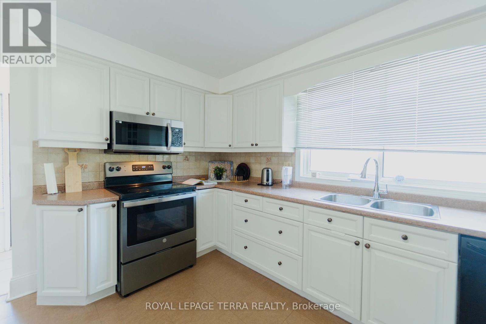 Photo 13 of 55 Eastbury Drive, Hamilton ON