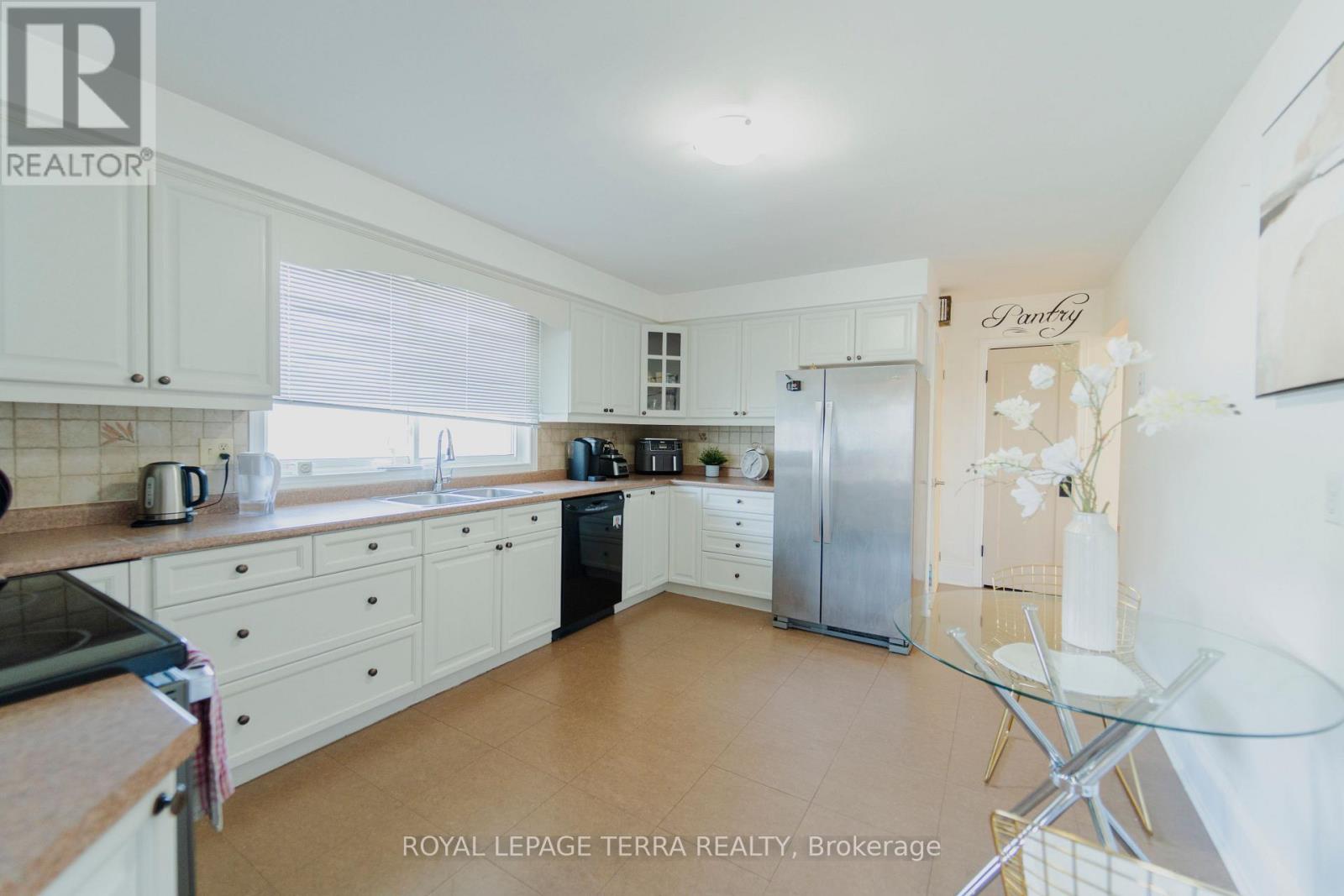 Photo 15 of 55 Eastbury Drive, Hamilton ON
