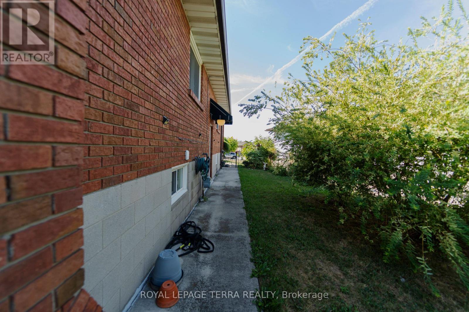 Photo 37 of 55 Eastbury Drive, Hamilton ON