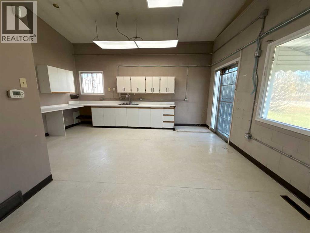 Photo 11 of 5502 Highway 2 A, Ponoka AB