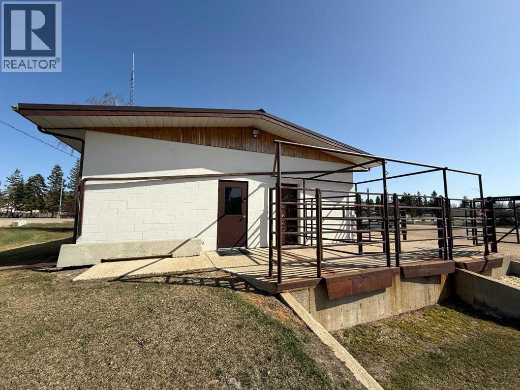 Photo 12 of 5502 Highway 2 A, Ponoka AB