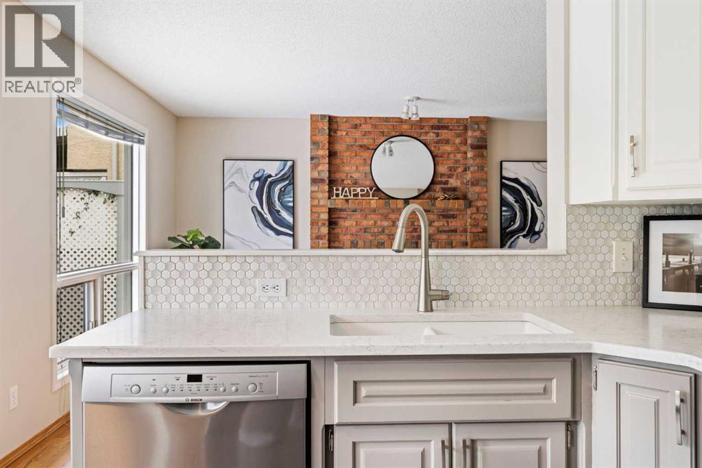 Single Family House for Sale in  Scanlon Green NW Scenic Acres Calgary 