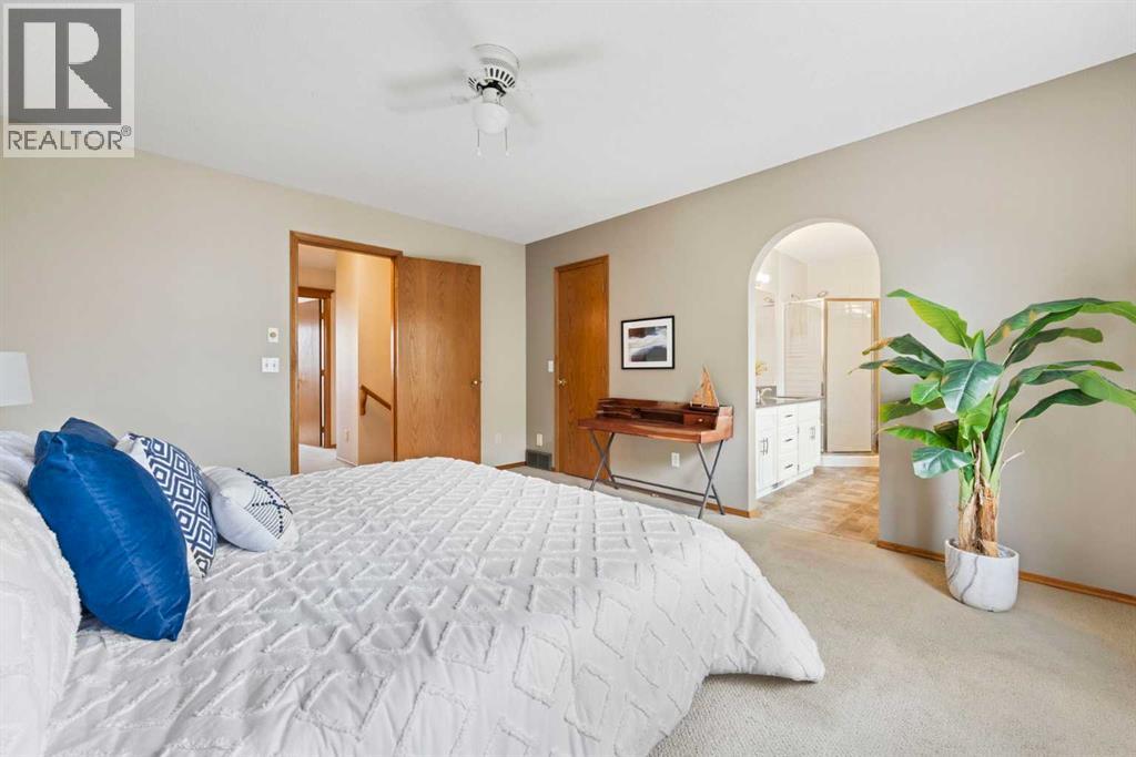 Single Family House for Sale in  Scanlon Green NW Scenic Acres Calgary 