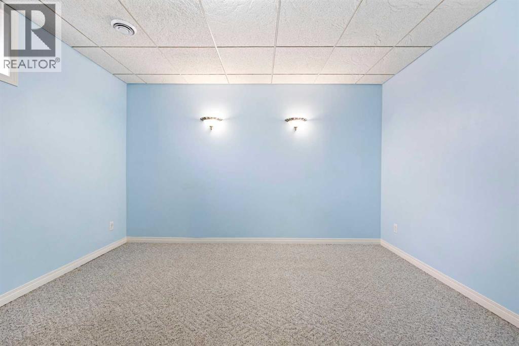 Single Family House for Sale in  Scanlon Green NW Scenic Acres Calgary 