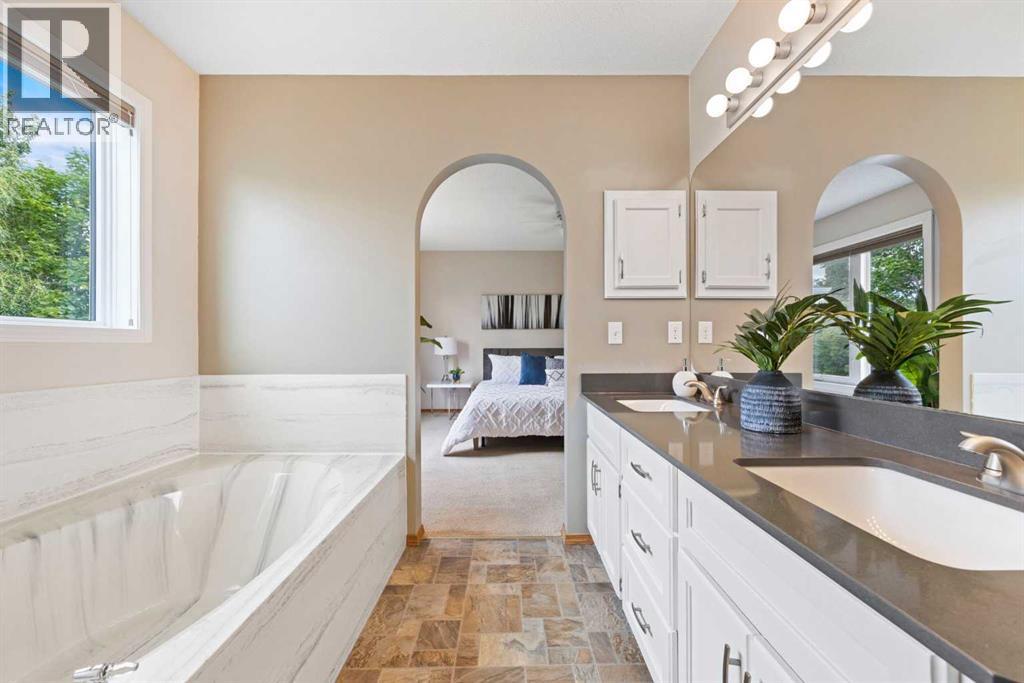 Single Family House for Sale in  Scanlon Green NW Scenic Acres Calgary 