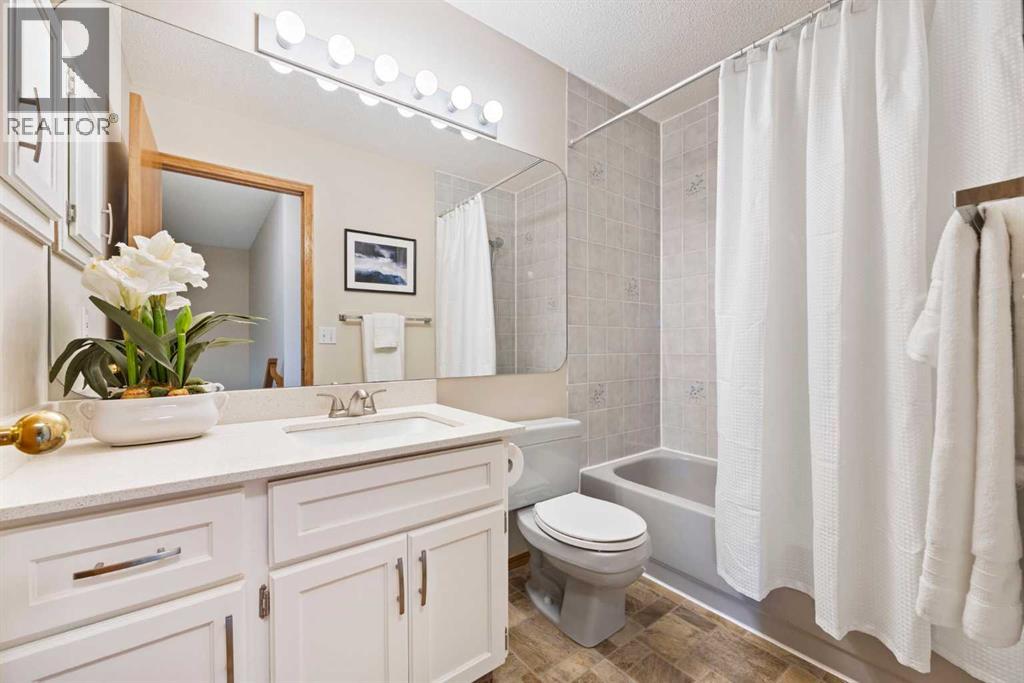 Single Family House for Sale in  Scanlon Green NW Scenic Acres Calgary 
