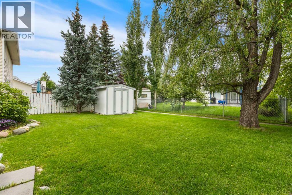 Single Family House for Sale in  Scanlon Green NW Scenic Acres Calgary 