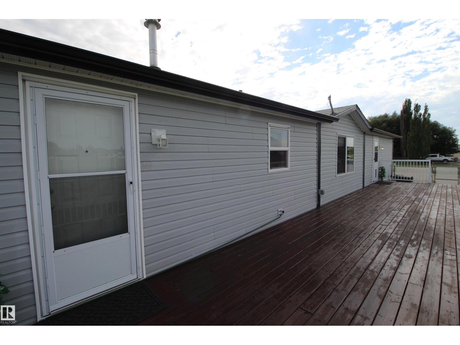 Photo 15 of 41 5220 44 Av, Calmar AB