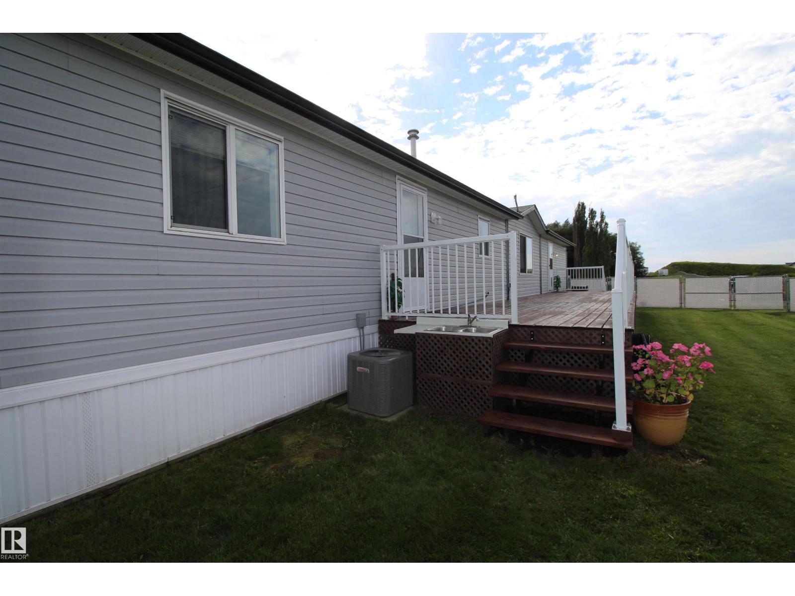 Photo 36 of 41 5220 44 Av, Calmar AB