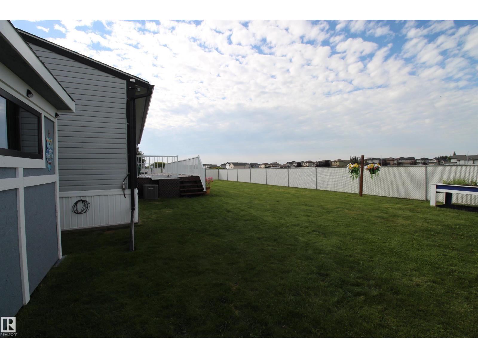 Photo 30 of 41 5220 44 Av, Calmar AB
