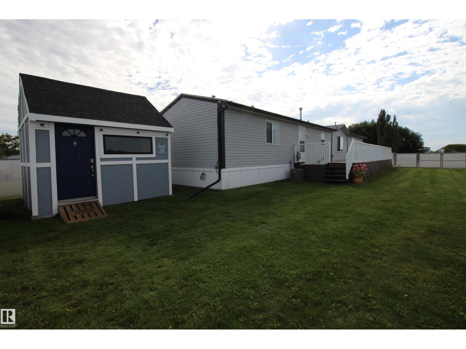 Photo 14 of 41 5220 44 Av, Calmar AB