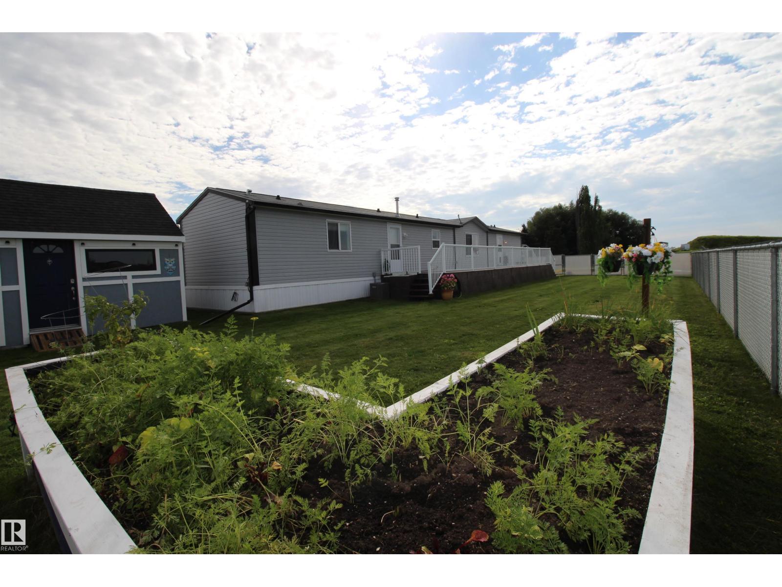Photo 37 of 41 5220 44 Av, Calmar AB