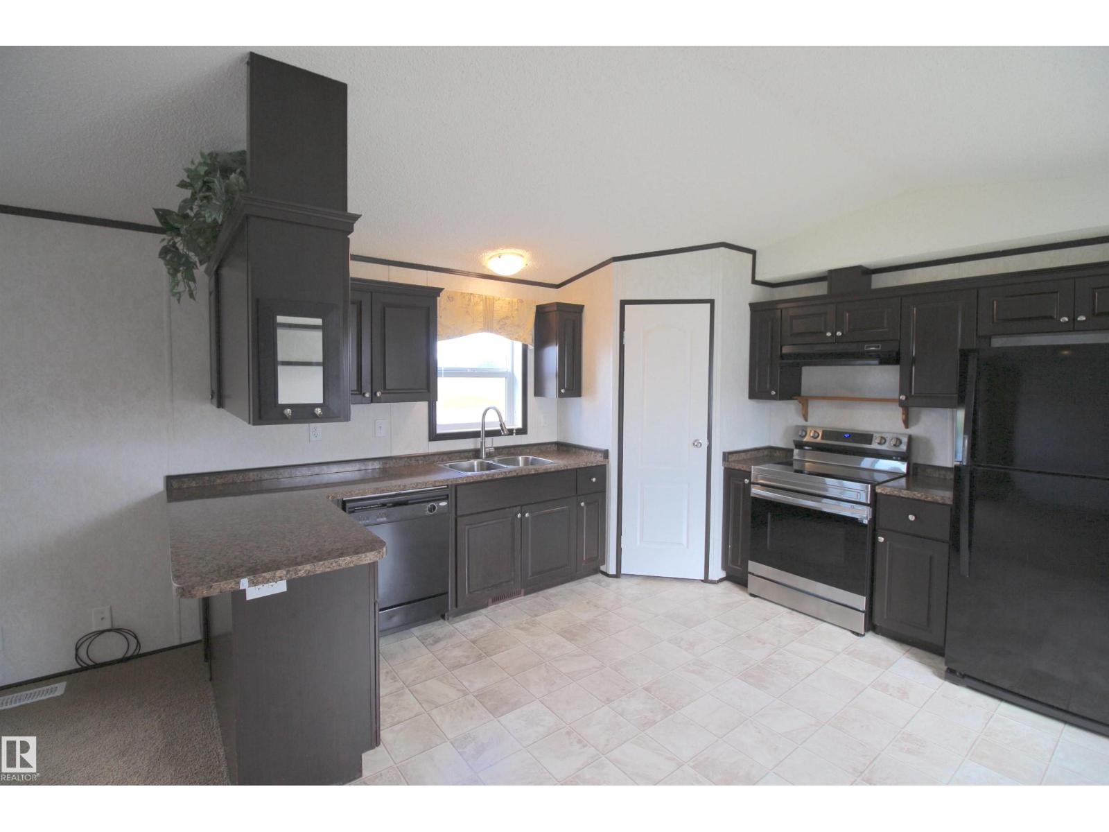 Photo 7 of 41 5220 44 Av, Calmar AB