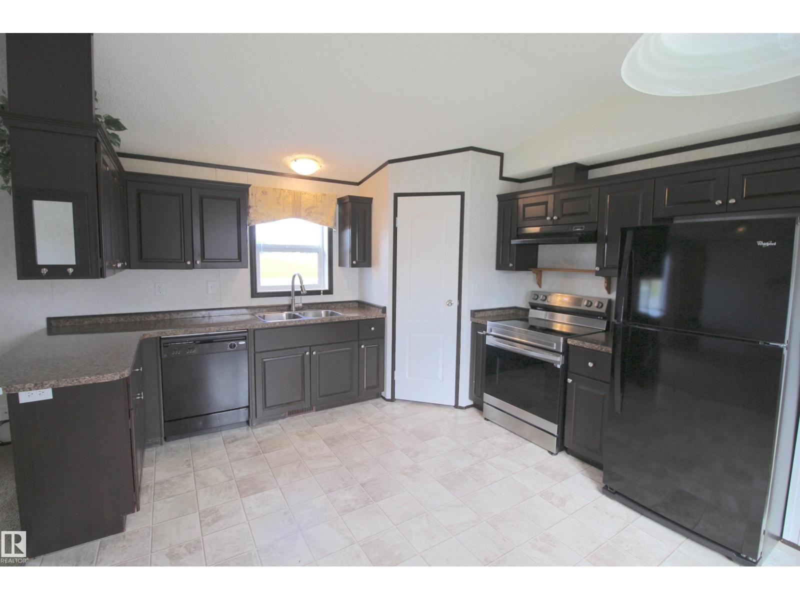 Photo 8 of 41 5220 44 Av, Calmar AB