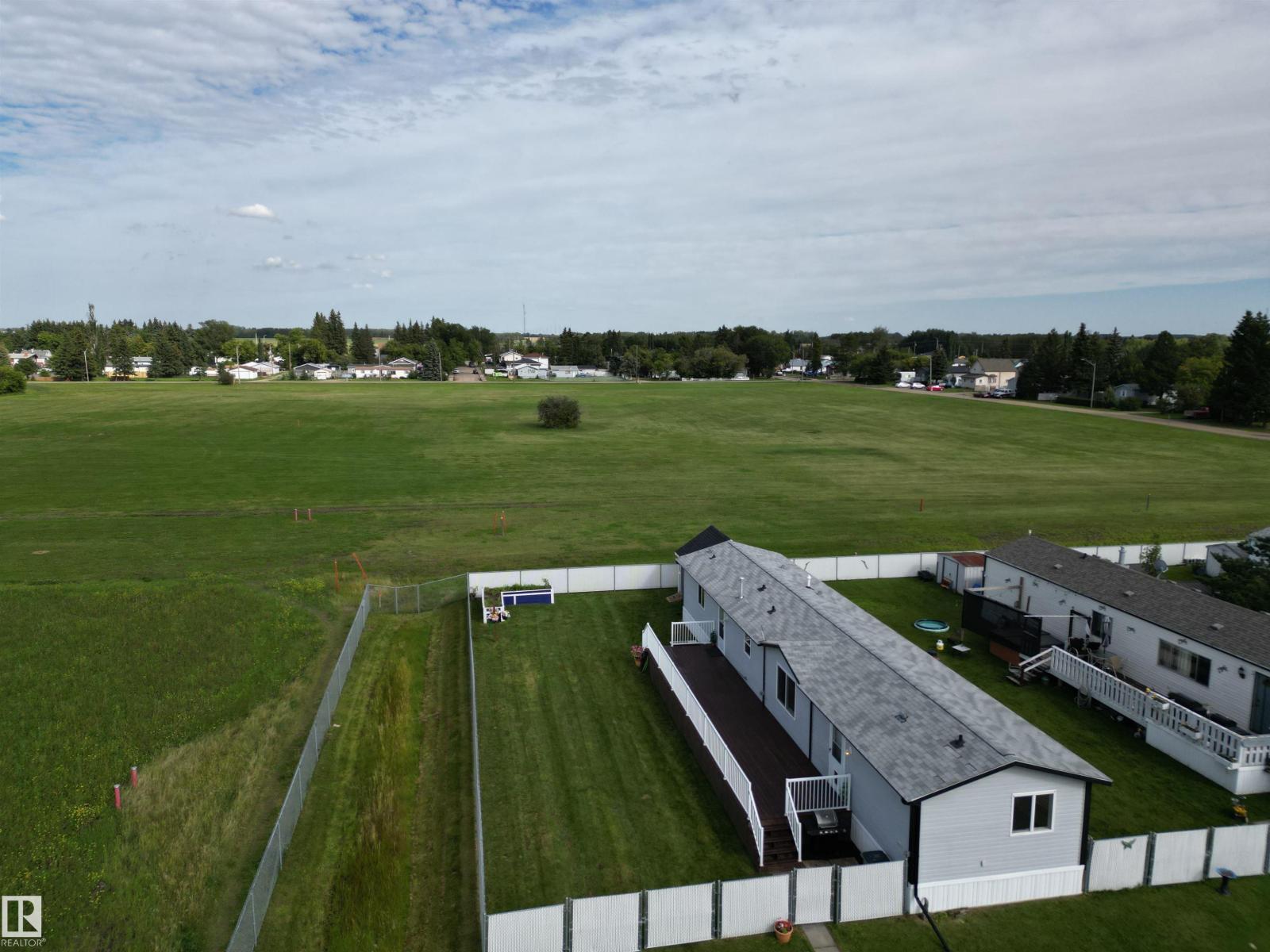 Photo 25 of 41 5220 44 Av, Calmar AB