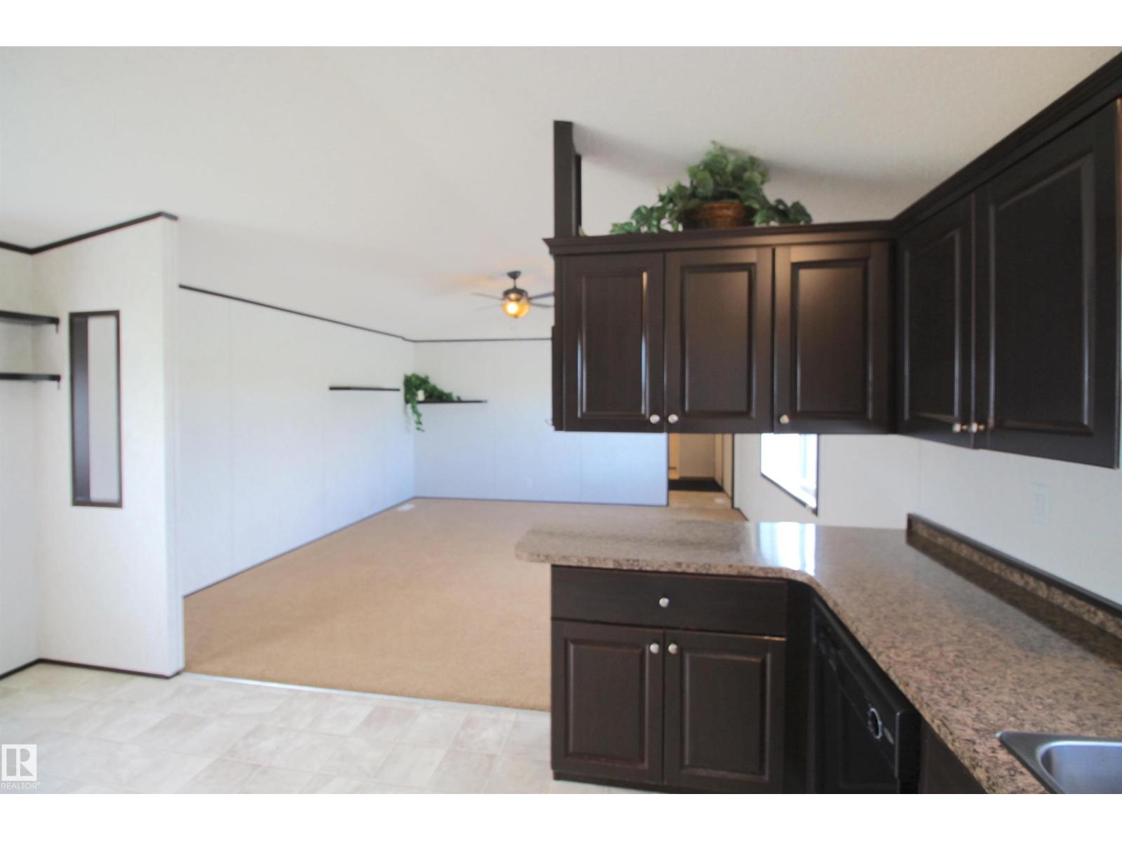 Photo 11 of 41 5220 44 Av, Calmar AB