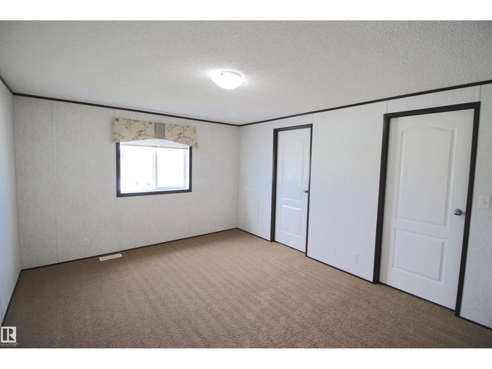 Photo 4 of 41 5220 44 Av, Calmar AB