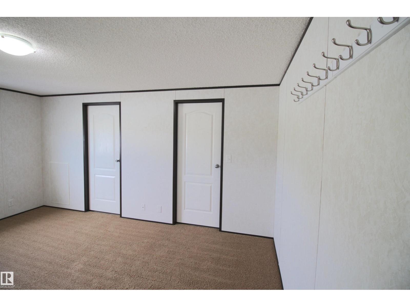 Photo 18 of 41 5220 44 Av, Calmar AB