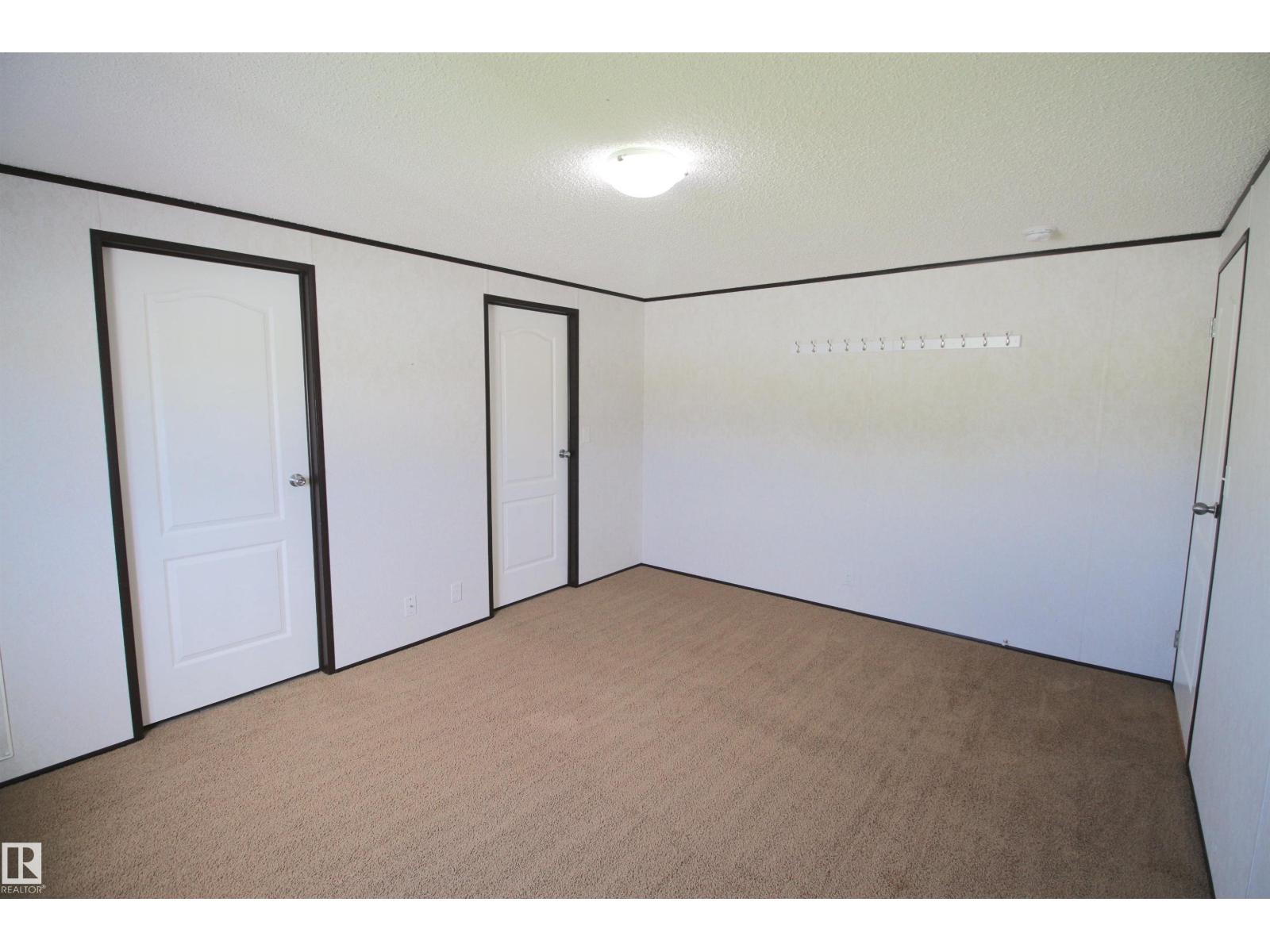 Photo 20 of 41 5220 44 Av, Calmar AB