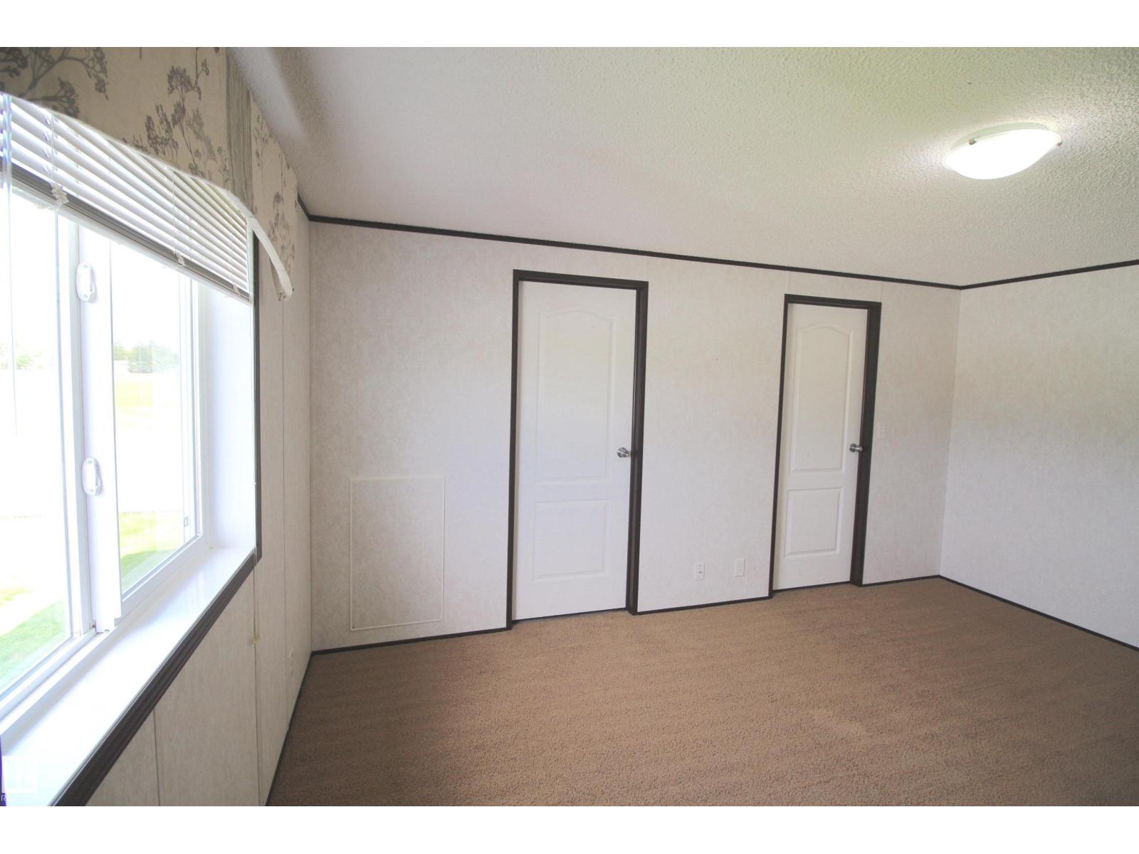 Photo 1 of 41 5220 44 Av, Calmar AB