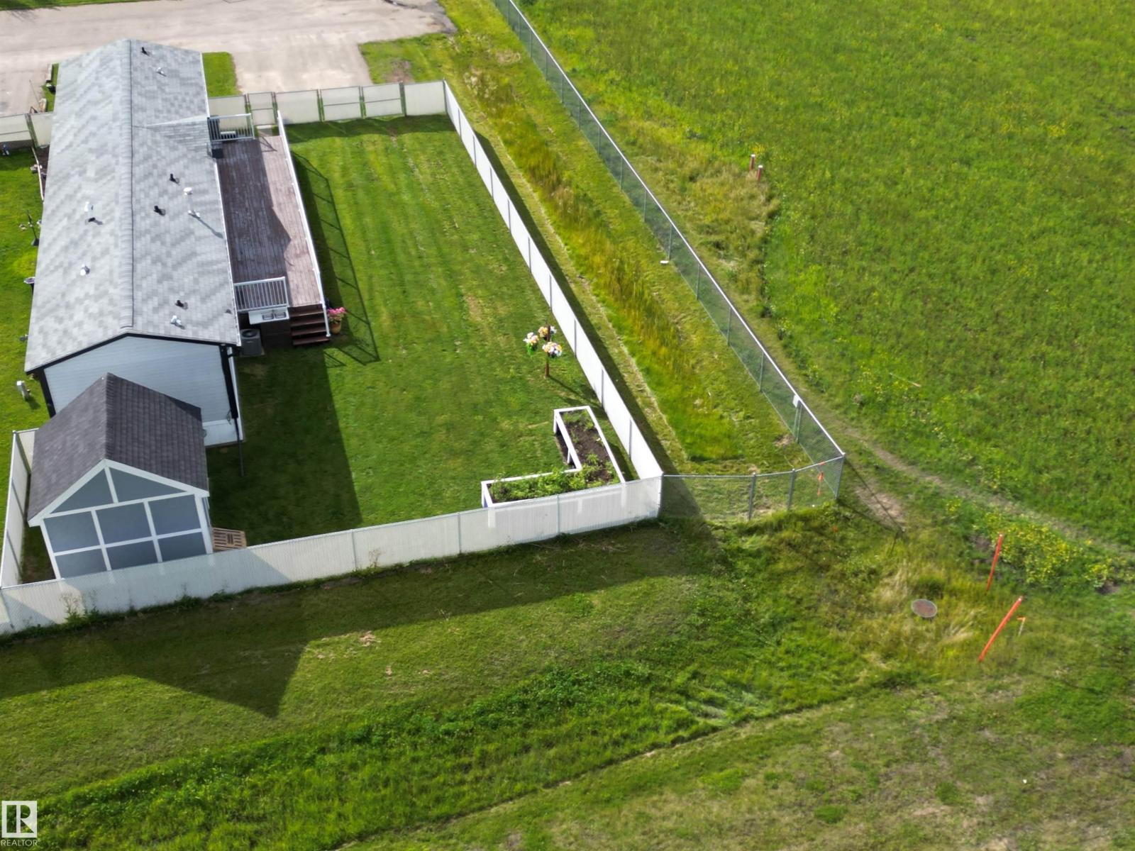 Photo 35 of 41 5220 44 Av, Calmar AB