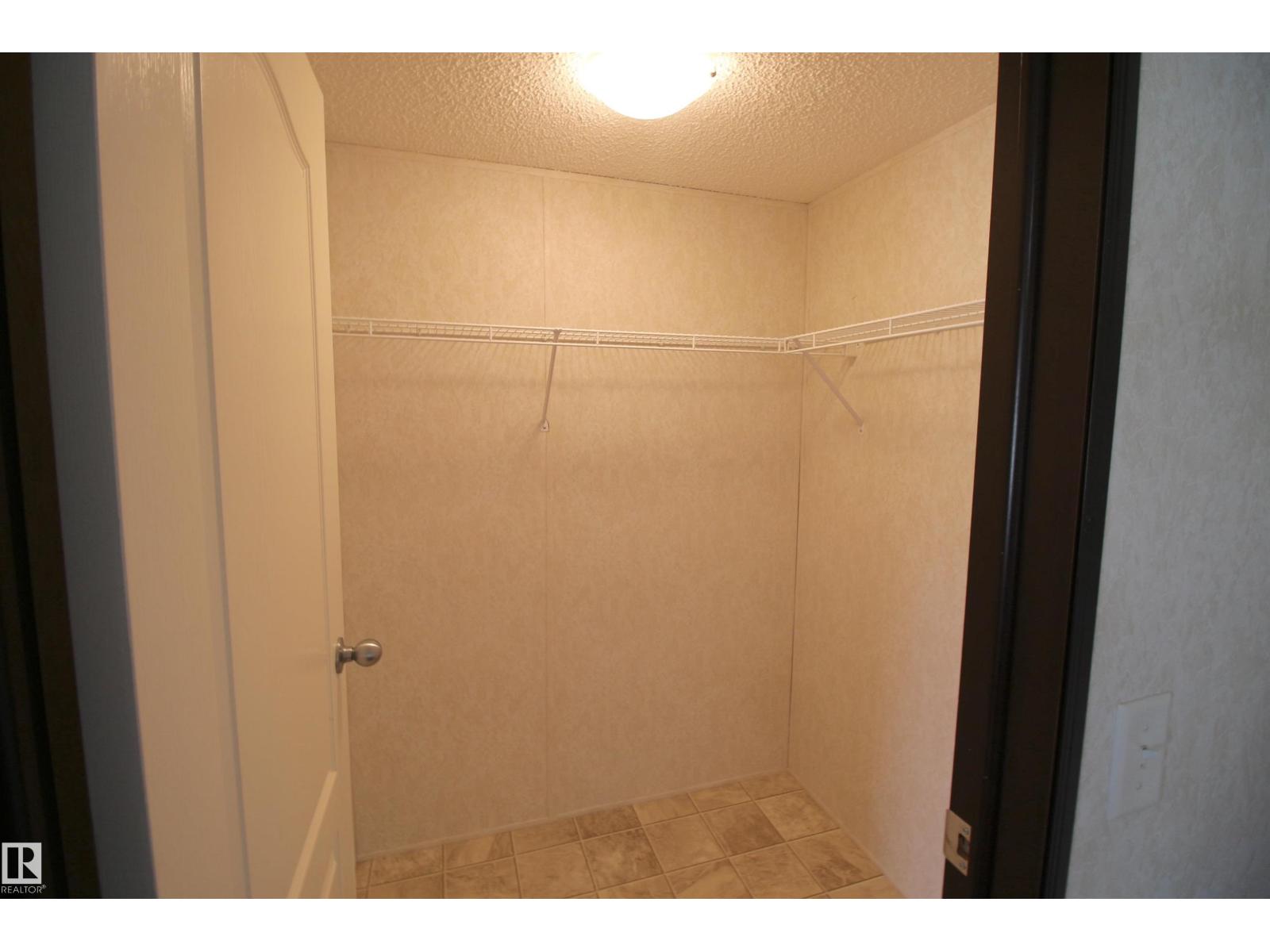 Photo 22 of 41 5220 44 Av, Calmar AB