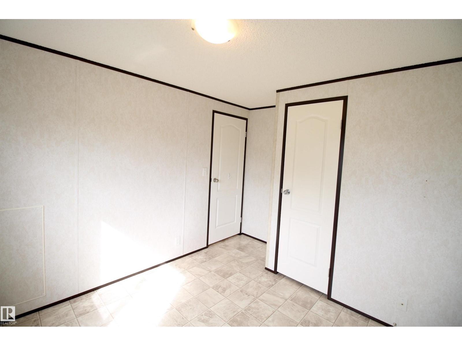 Photo 24 of 41 5220 44 Av, Calmar AB