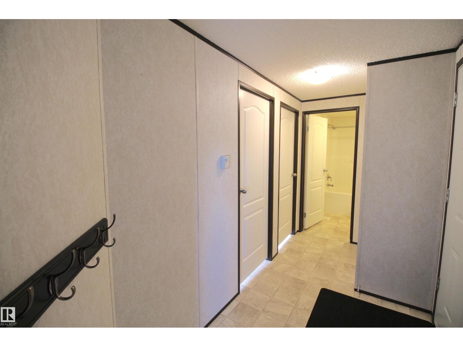 Photo 23 of 41 5220 44 Av, Calmar AB