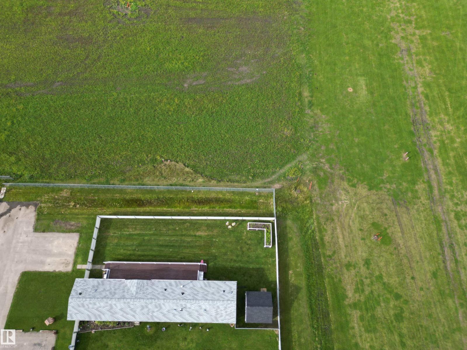 Photo 2 of 41 5220 44 Av, Calmar AB