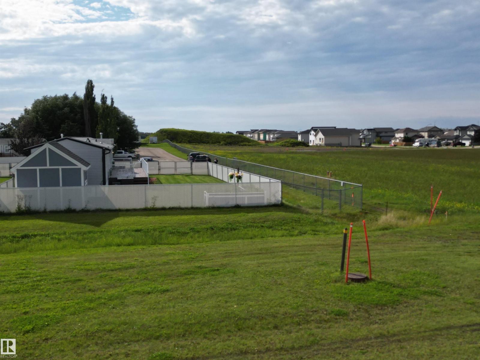 Photo 28 of 41 5220 44 Av, Calmar AB