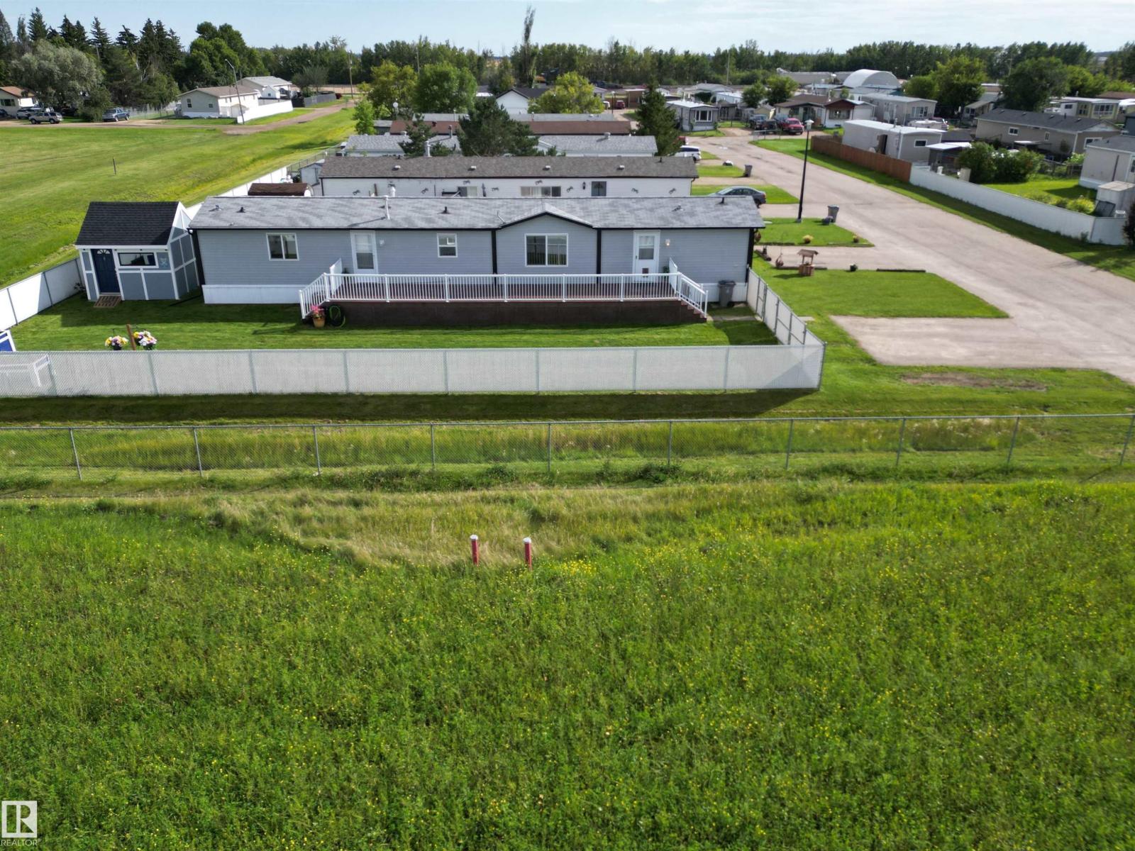Photo 33 of 41 5220 44 Av, Calmar AB
