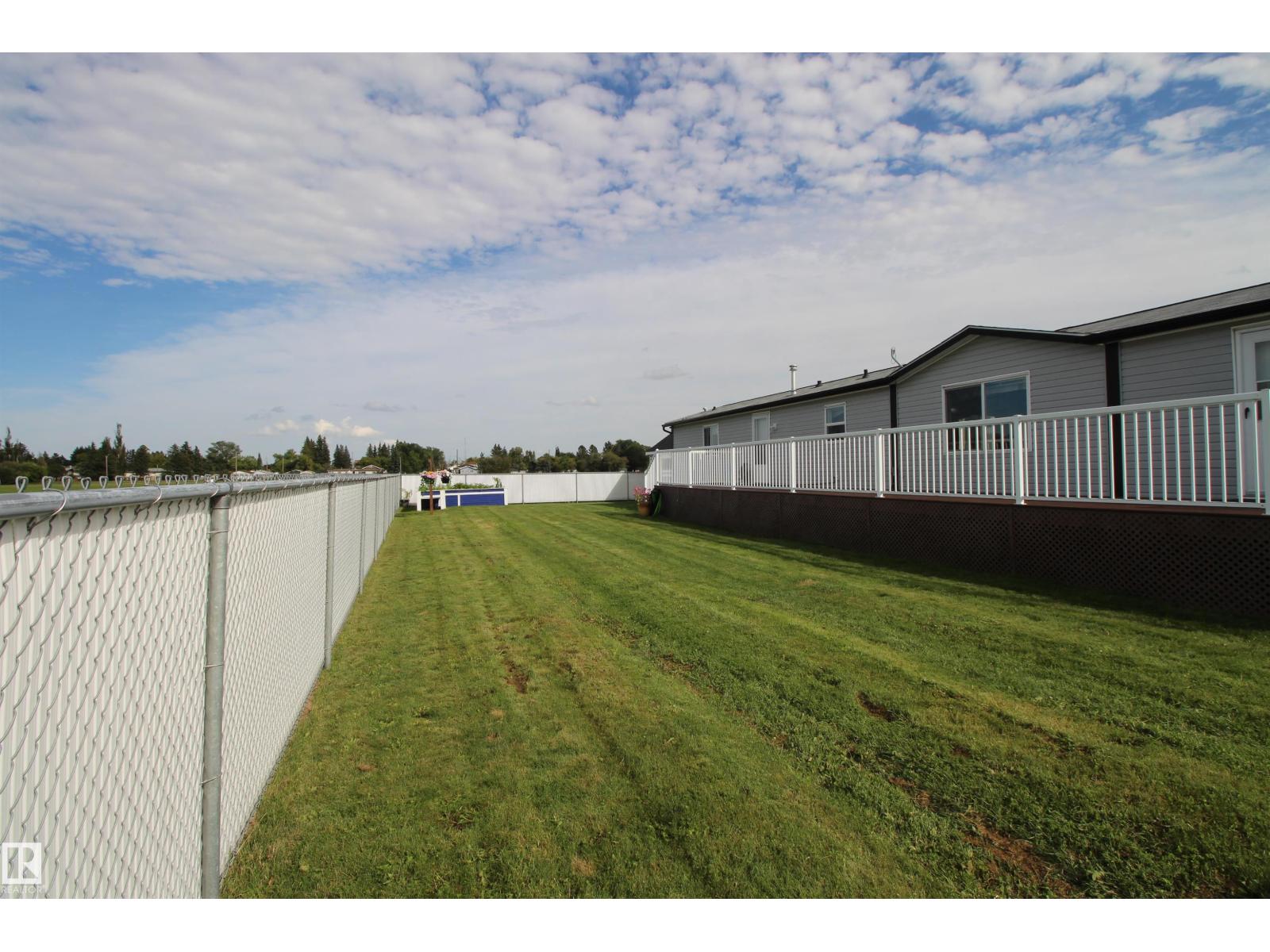 Photo 26 of 41 5220 44 Av, Calmar AB