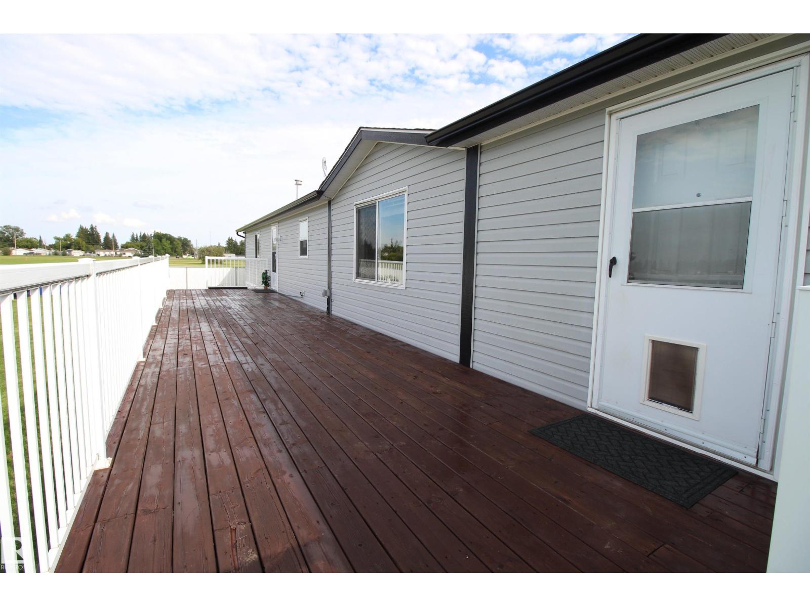 Photo 32 of 41 5220 44 Av, Calmar AB