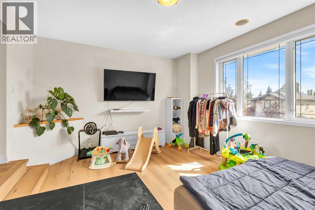 Photo 8 of 511 Cresthaven Place Sw, Calgary AB