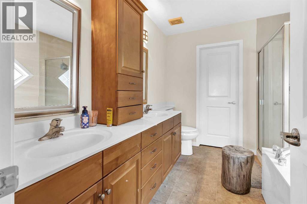 Photo 38 of 511 Cresthaven Place Sw, Calgary AB