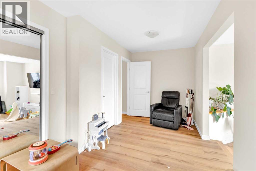 Photo 10 of 511 Cresthaven Place Sw, Calgary AB