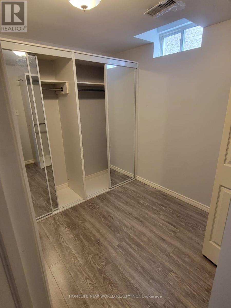 Photo 9 of 43 Selkirk Drive, Richmond Hill ON