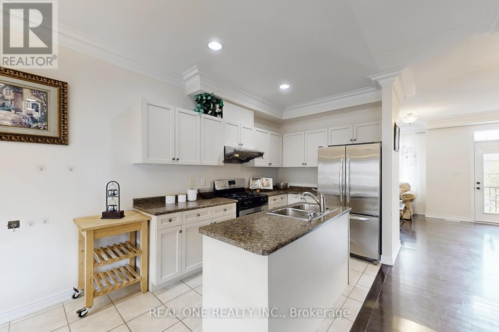 Photo 14 of 26 Kylemore Way, Markham ON
