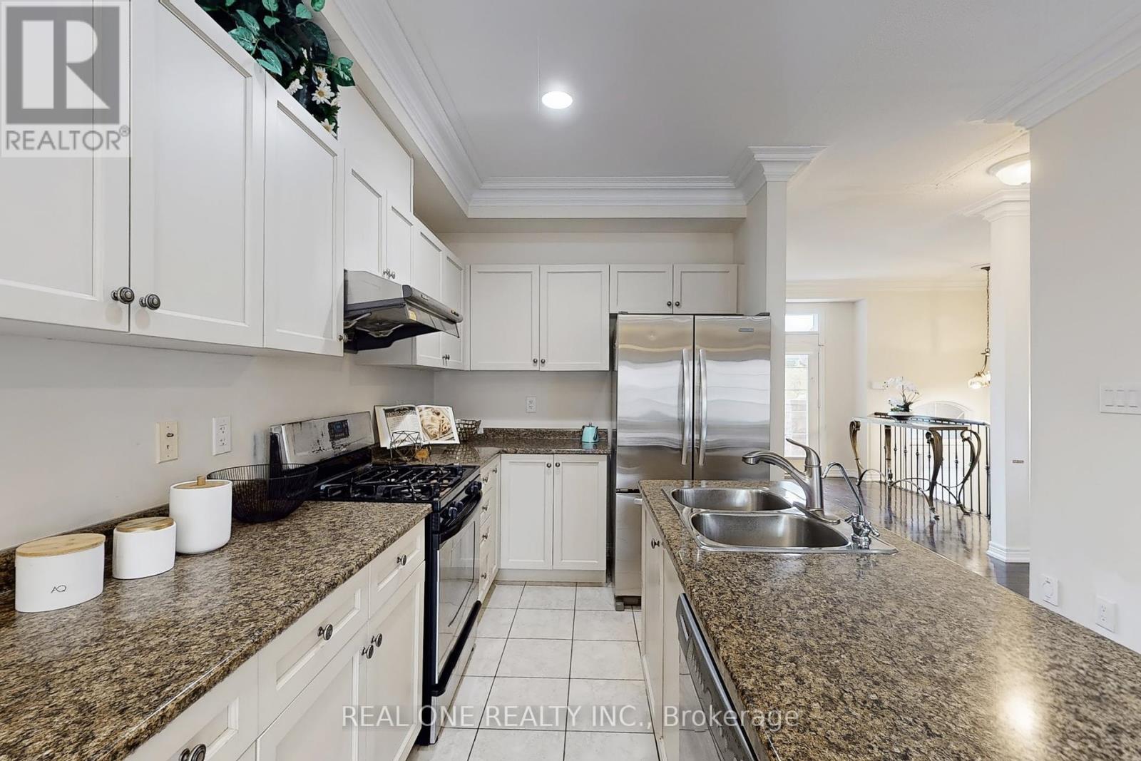 Photo 15 of 26 Kylemore Way, Markham ON
