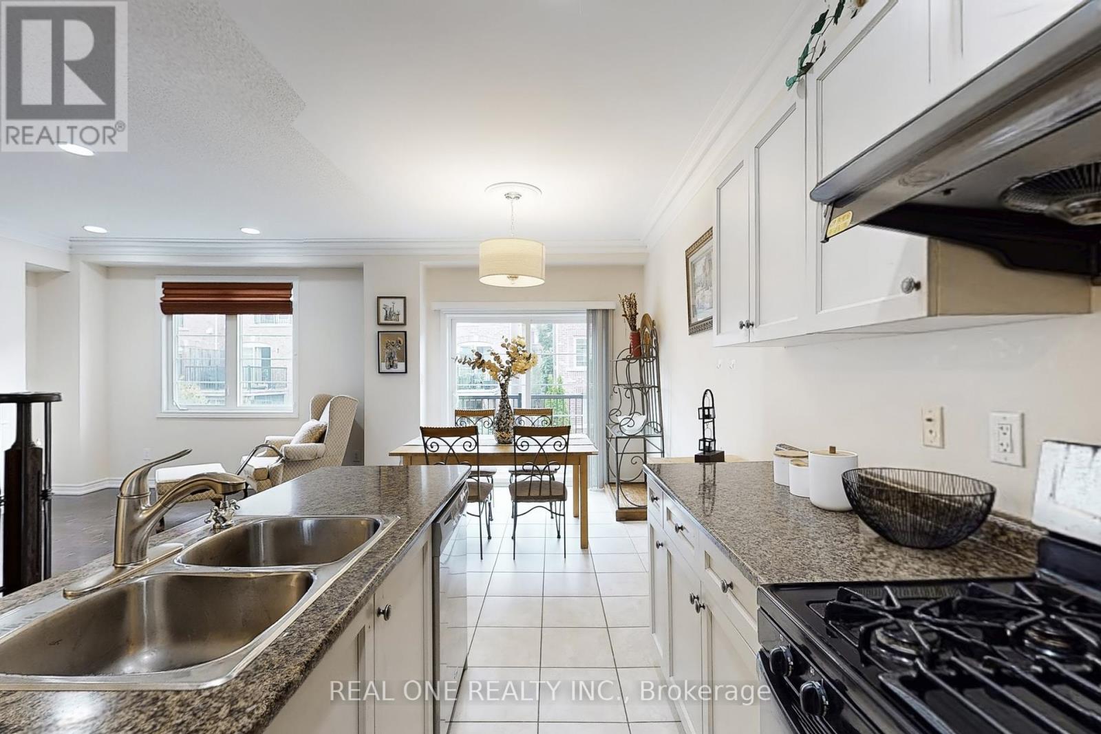 Photo 16 of 26 Kylemore Way, Markham ON