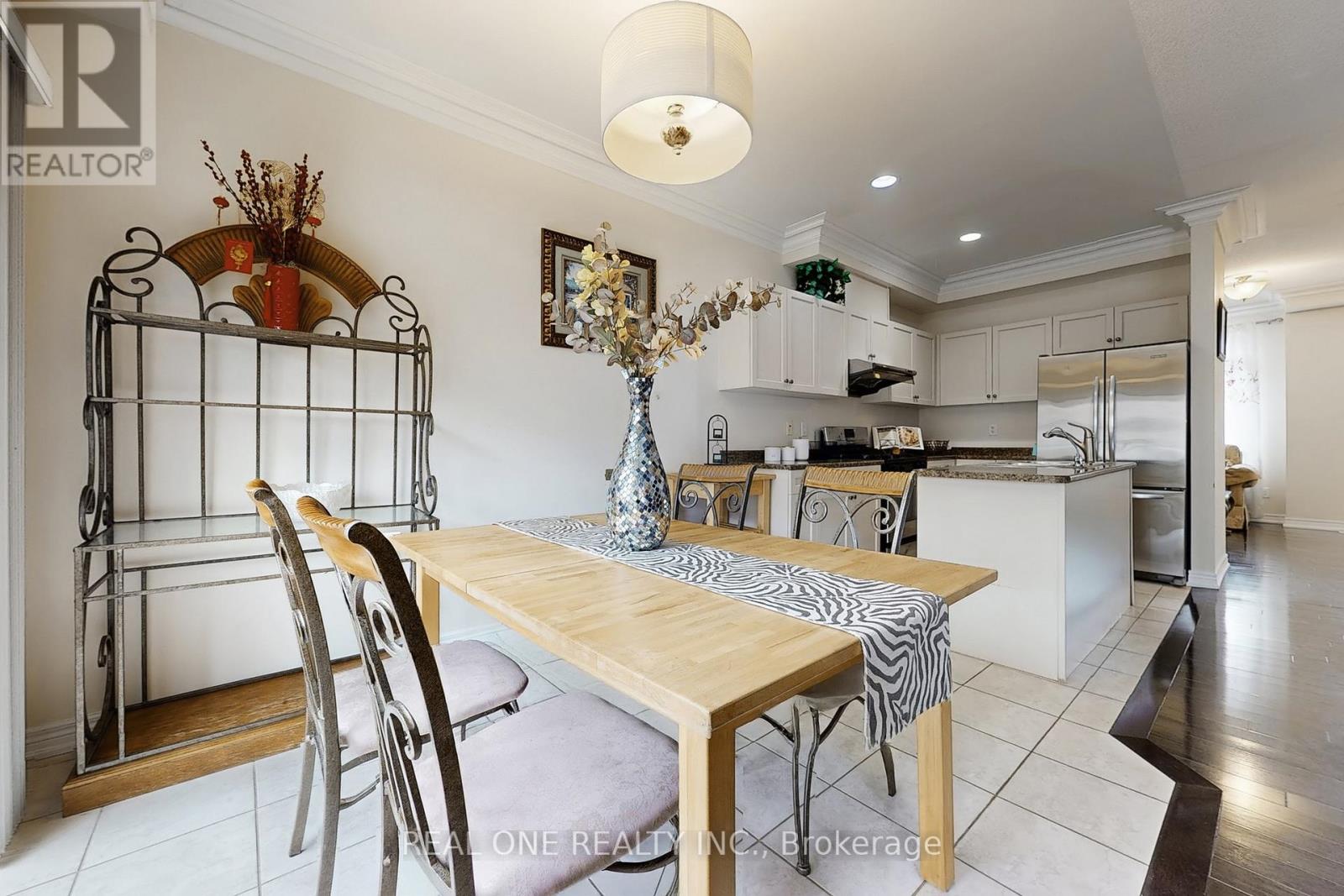 Photo 18 of 26 Kylemore Way, Markham ON