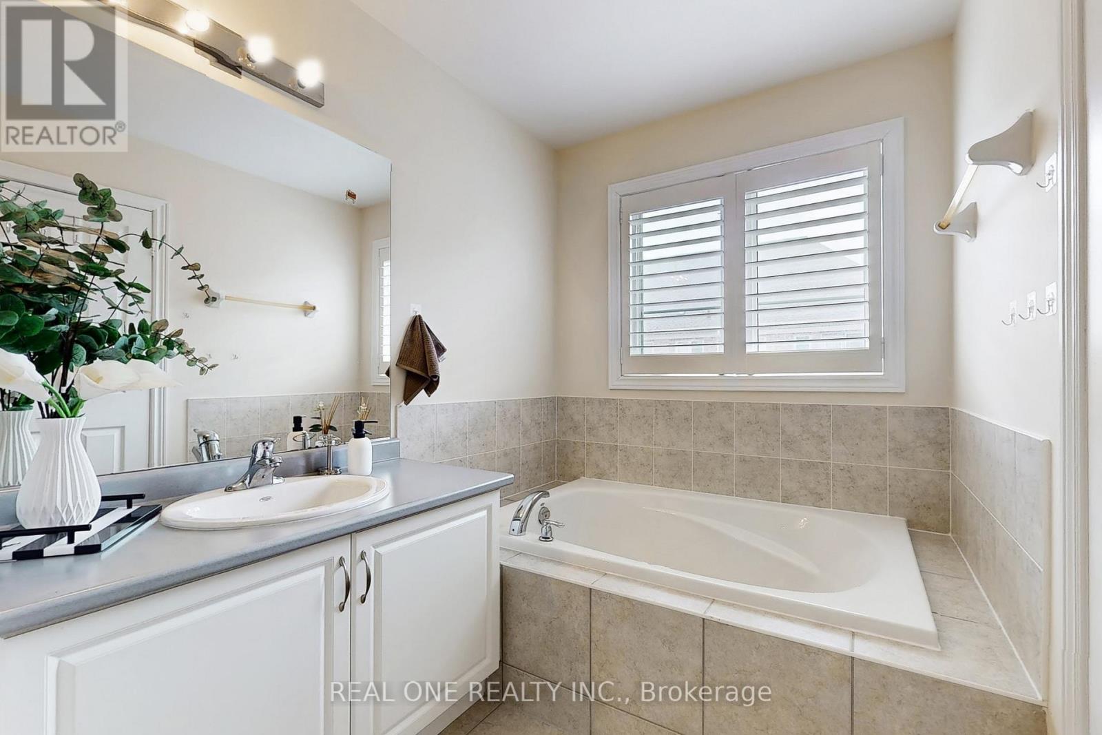 Photo 32 of 26 Kylemore Way, Markham ON