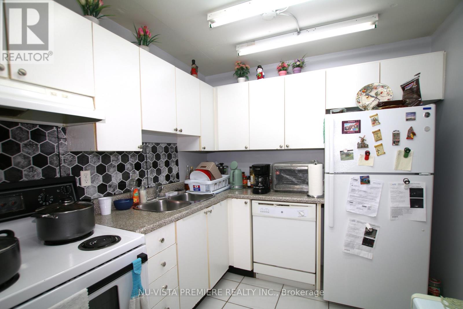 Photo 10 of 1406 115 Hillcrest Avenue, Mississauga ON